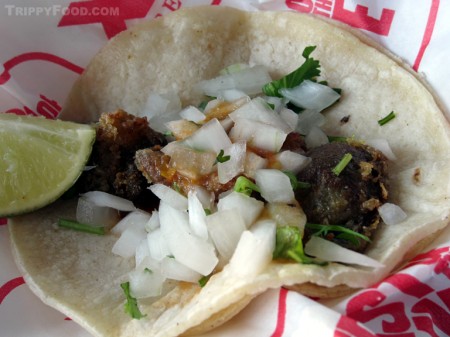 The slightly spicy and crunchy chicken gizzard taco